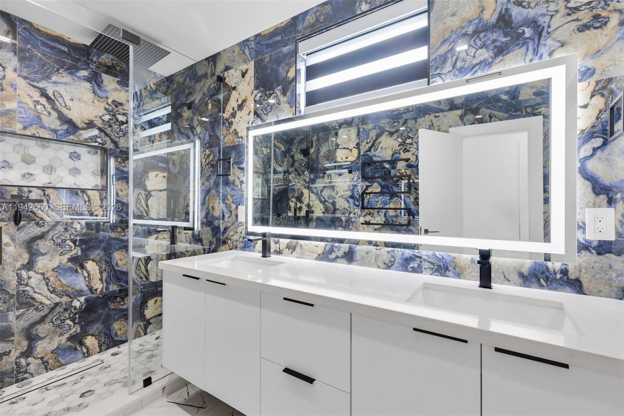 141 Grassy Rd , Key Largo, FL 33037 Photo