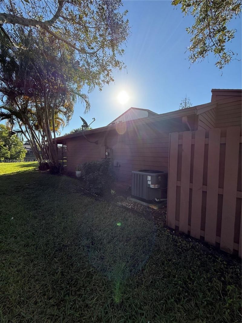 6190 Pine Tree Ln , Tamarac, FL 33319 Photo