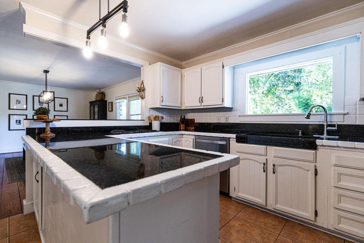 110 Carroll Court Photo 15