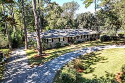 110 Carroll Court photo 4