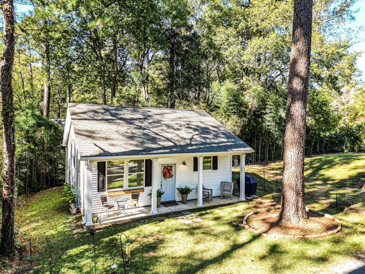 110 Carroll Court Photo 6