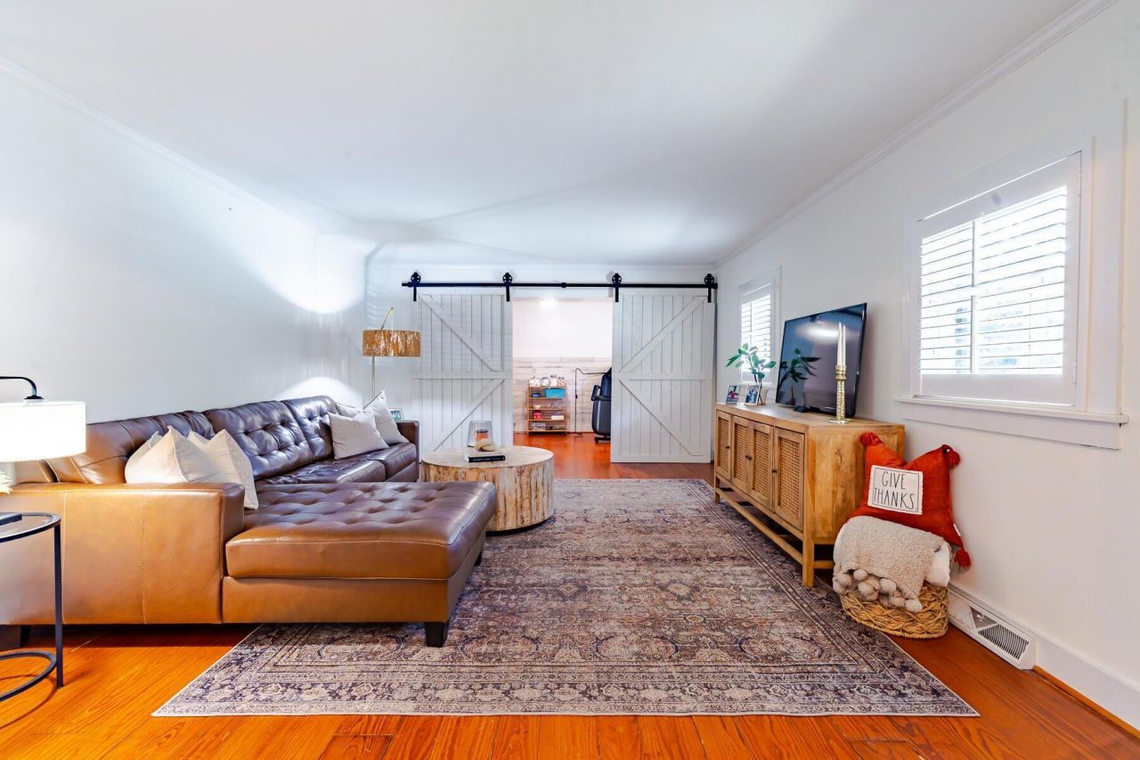 110 Carroll Court Photo 9