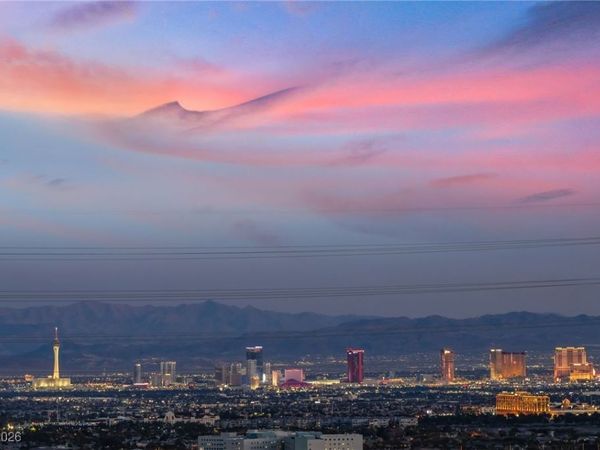 654 Amethyst Point Way, Las Vegas, NV 89138