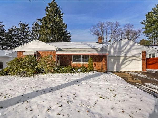 1123 Courtleigh Drive, Akron, OH 44313