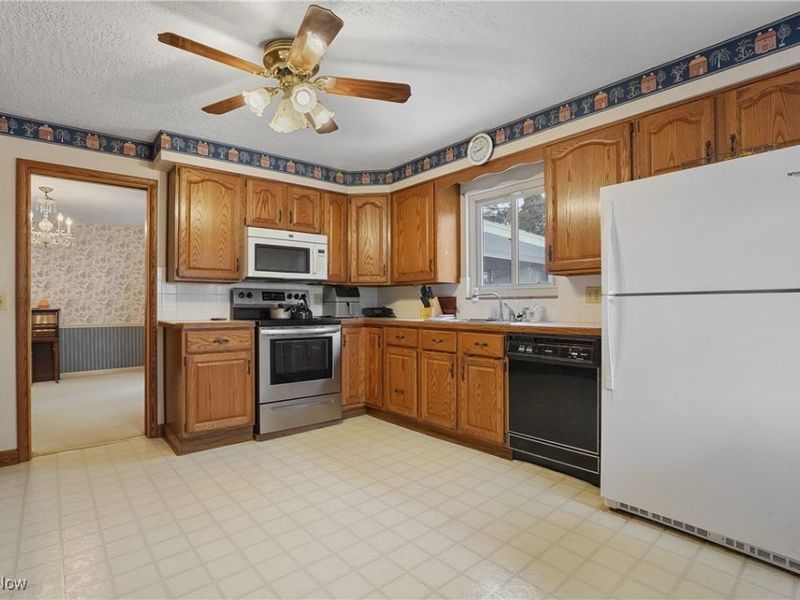 1123 Courtleigh Drive, Akron, OH 44313 Photo 8