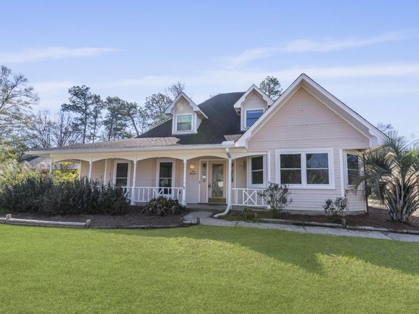 100 Warwick Pl, Hattiesburg, MS 39402