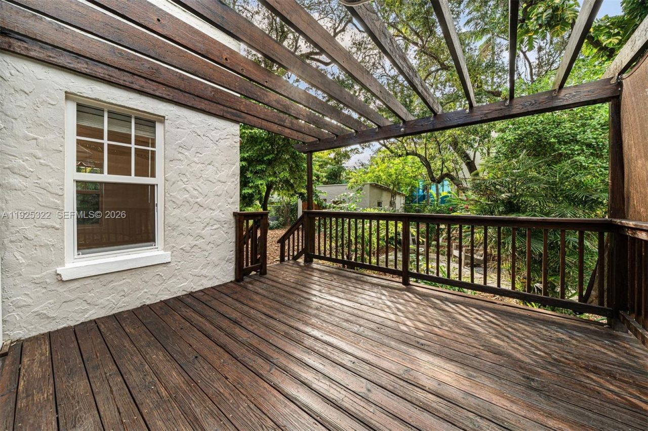 828 NW 9th Ave, Miami, FL 33136 Main Photo