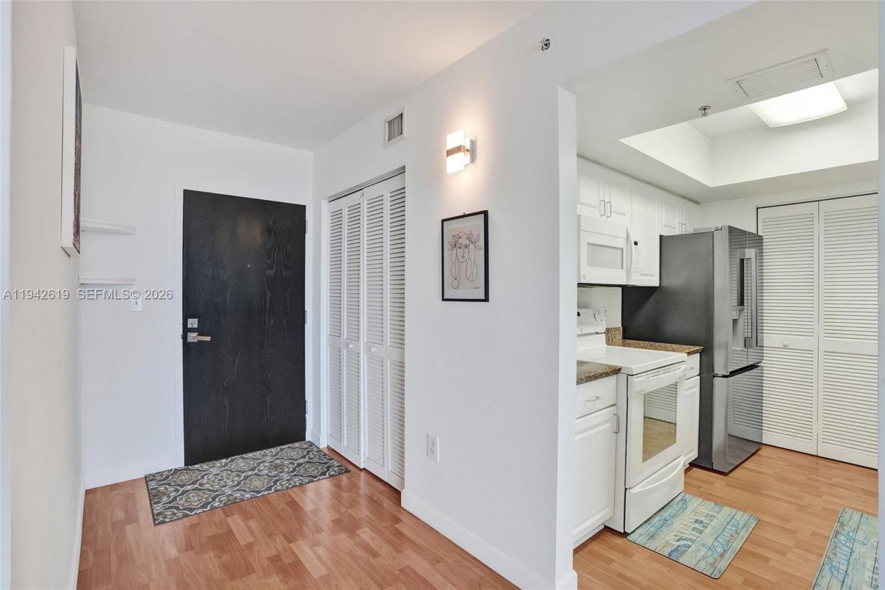 90 Alton Rd, Unit 807, Miami Beach, FL 33139 Photo