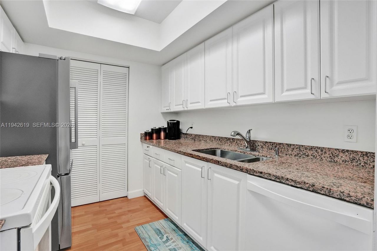 90 Alton Rd, Unit 807, Miami Beach, FL 33139 Photo