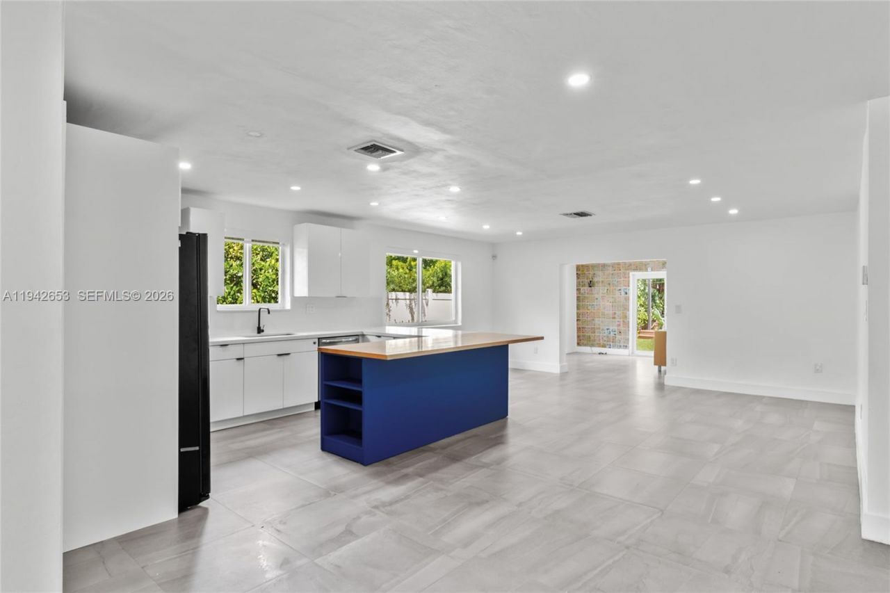 3855 SW 1st St , Unit ., Miami, FL 33134 Photo