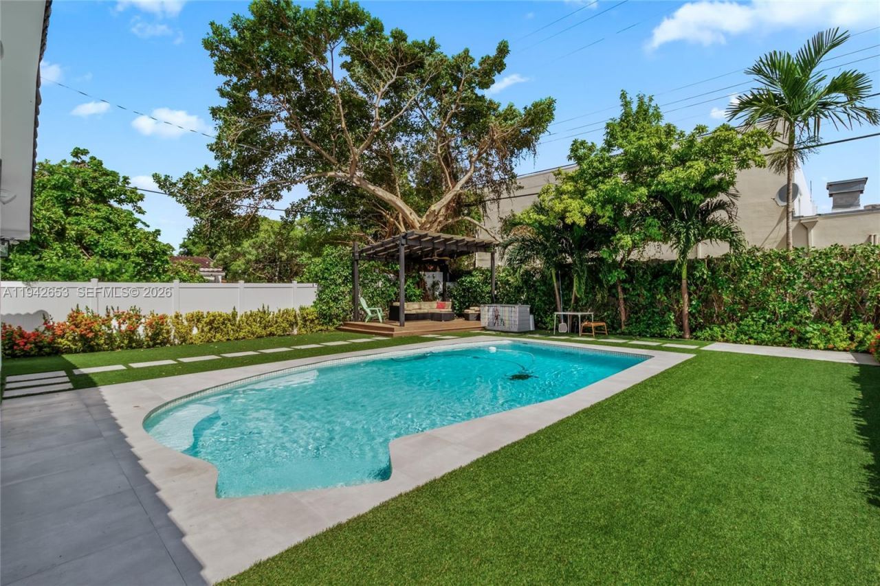 3855 SW 1st St , Unit ., Miami, FL 33134 Photo