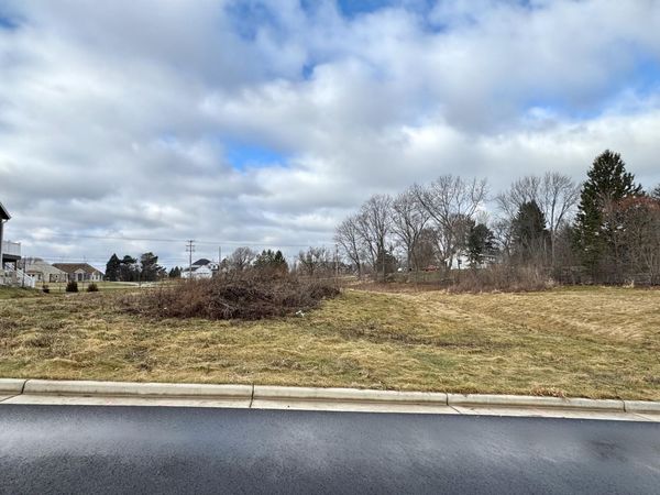 S54W25451 Primrose Ln, Waukesha, WI 53189