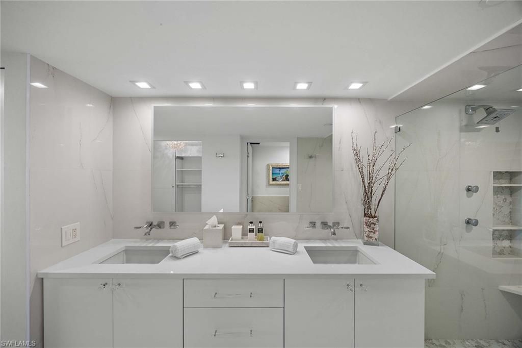 4751 Gulf Shore Blvd N, Unit 904, Naples, FL 34103 Photo