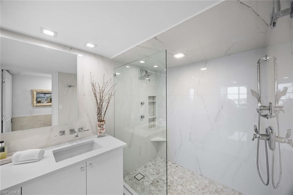 4751 Gulf Shore Blvd N, Unit 904, Naples, FL 34103 Photo