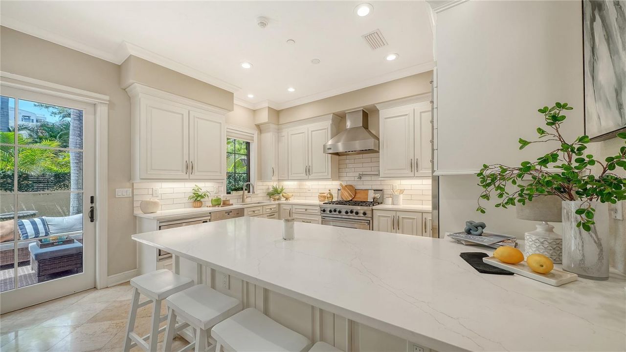 1513 Oak Street, Unit 18, Sarasota, FL 34236 Photo