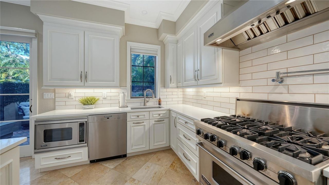 1513 Oak Street, Unit 18, Sarasota, FL 34236 Photo