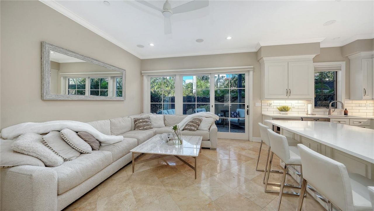 1513 Oak Street, Unit 18, Sarasota, FL 34236 Photo