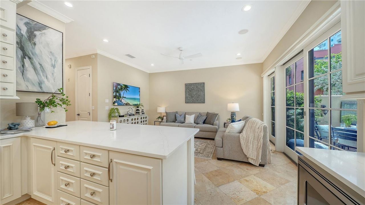 1513 Oak Street, Unit 18, Sarasota, FL 34236 Photo