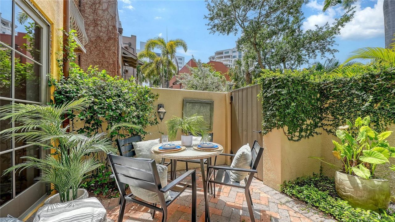 1513 Oak Street, Unit 18, Sarasota, FL 34236 Photo