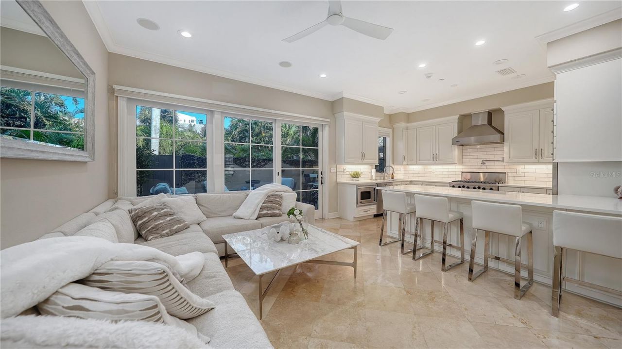 1513 Oak Street, Unit 18, Sarasota, FL 34236 Photo