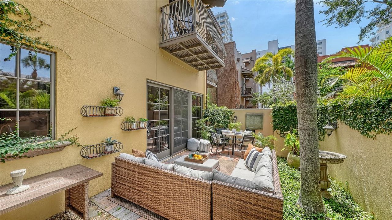 1513 Oak Street, Unit 18, Sarasota, FL 34236 Photo