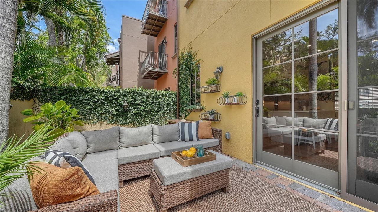 1513 Oak Street, Unit 18, Sarasota, FL 34236 Photo