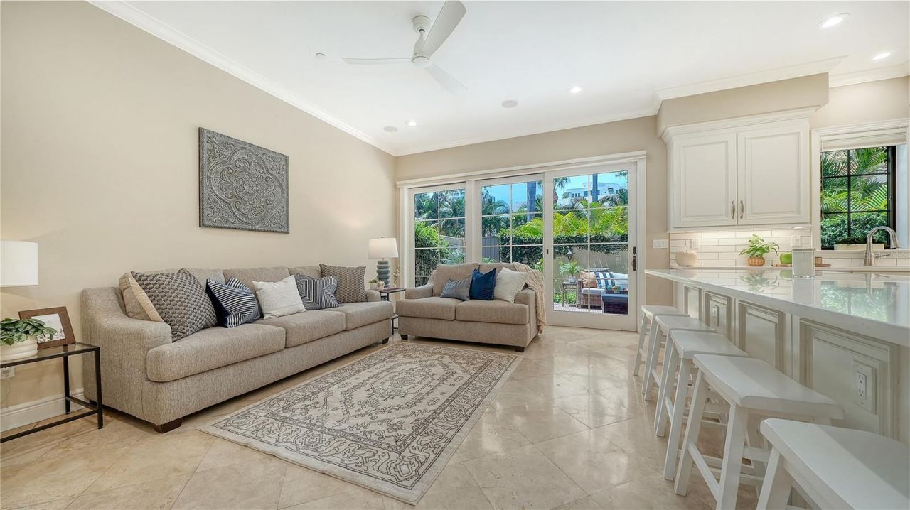 1513 Oak Street, Unit 18, Sarasota, FL 34236 Photo