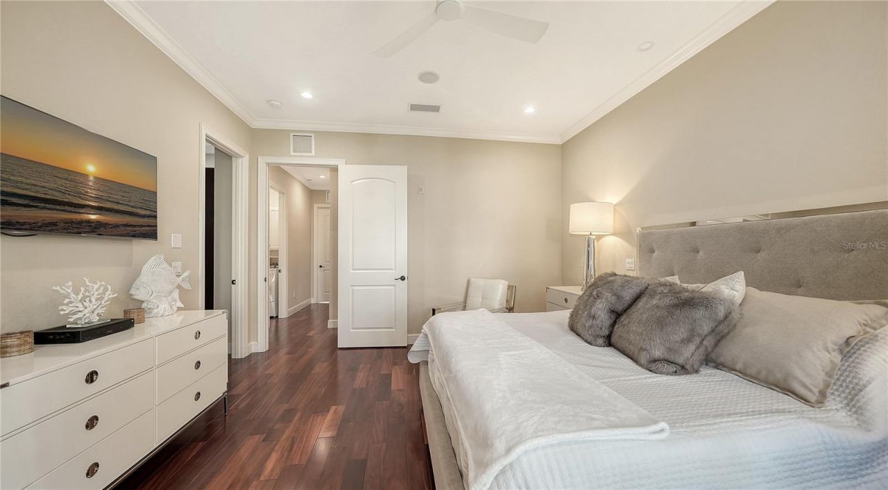 1513 Oak Street, Unit 18, Sarasota, FL 34236 Photo