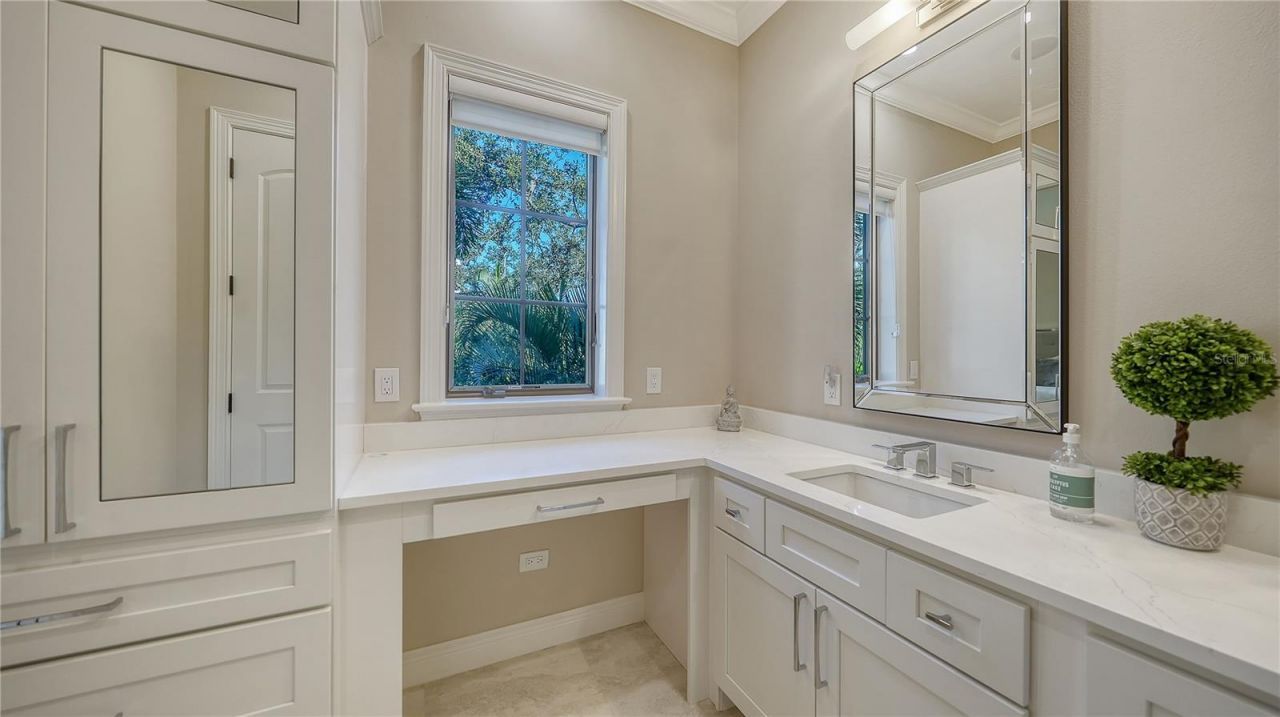 1513 Oak Street, Unit 18, Sarasota, FL 34236 Photo