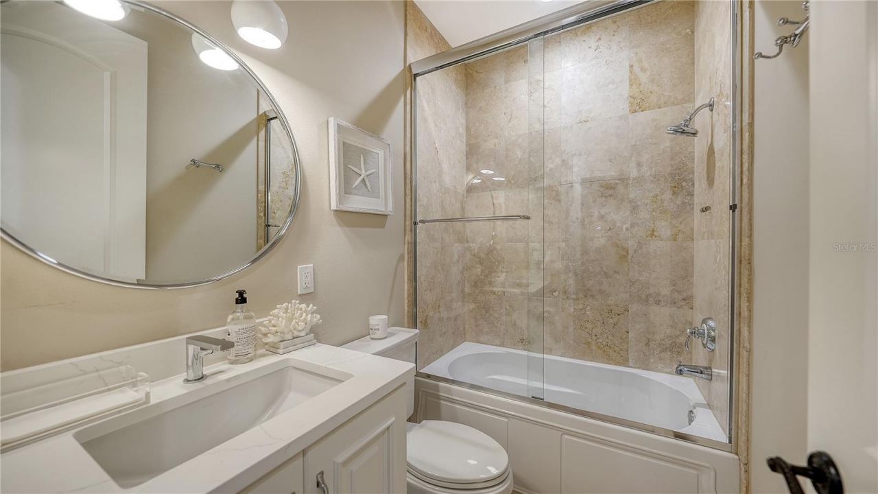 1513 Oak Street, Unit 18, Sarasota, FL 34236 Photo