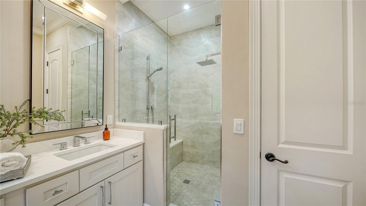 1513 Oak Street, Unit 18, Sarasota, FL 34236 Photo