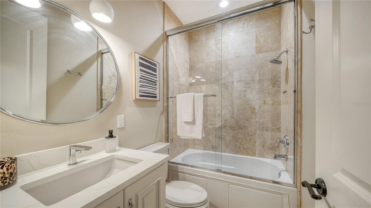 1513 Oak Street, Unit 18, Sarasota, FL 34236 Photo