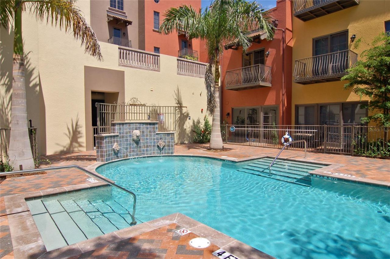 1513 Oak Street, Unit 18, Sarasota, FL 34236 Photo