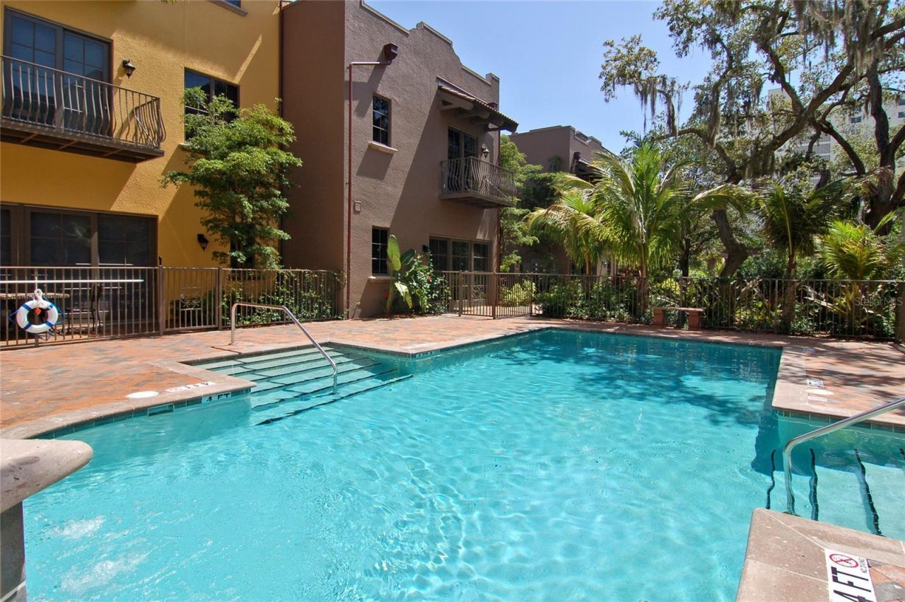 1513 Oak Street, Unit 18, Sarasota, FL 34236 Photo