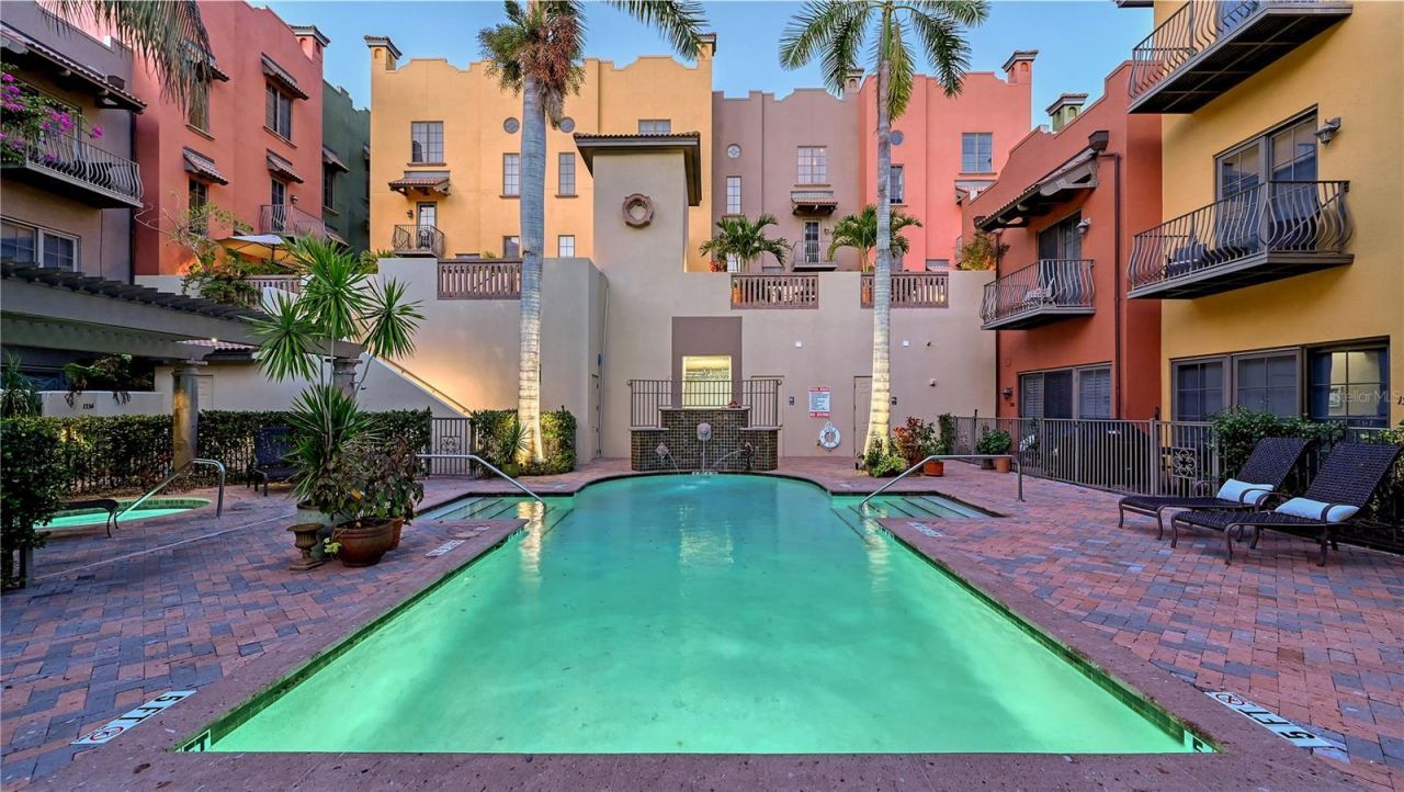 1513 Oak Street, Unit 18, Sarasota, FL 34236 Photo