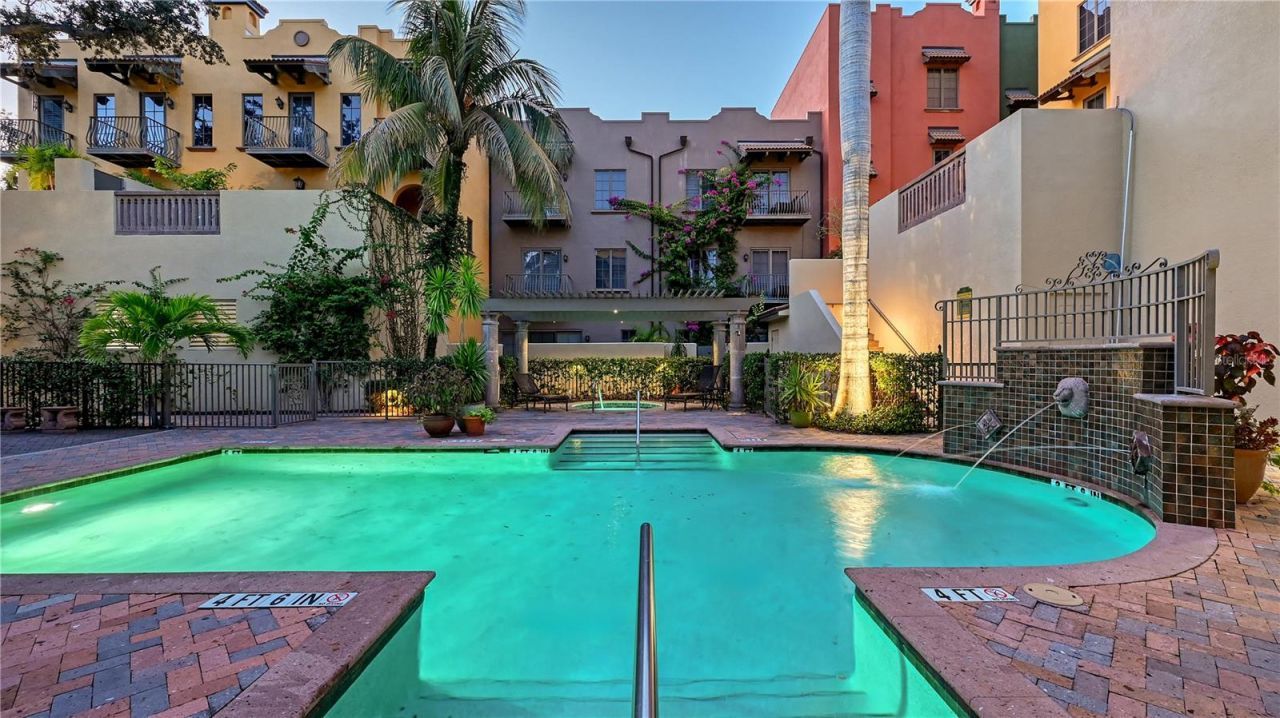 1513 Oak Street, Unit 18, Sarasota, FL 34236 Photo