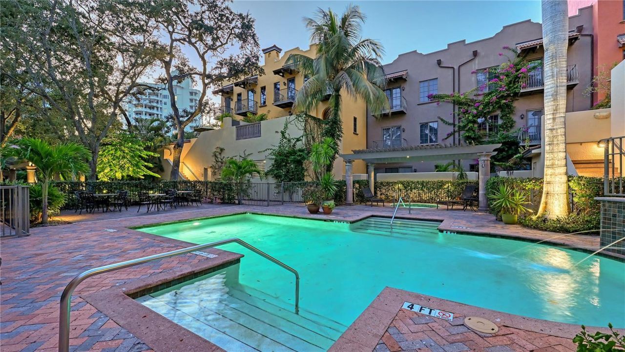 1513 Oak Street, Unit 18, Sarasota, FL 34236 Photo