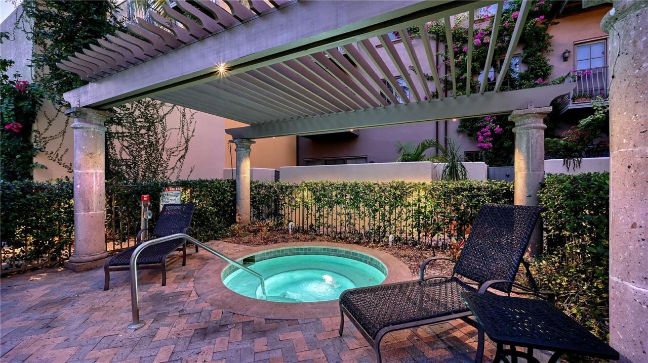 1513 Oak Street, Unit 18, Sarasota, FL 34236 Photo