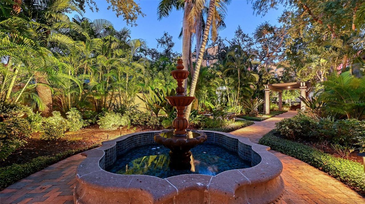 1513 Oak Street, Unit 18, Sarasota, FL 34236 Photo