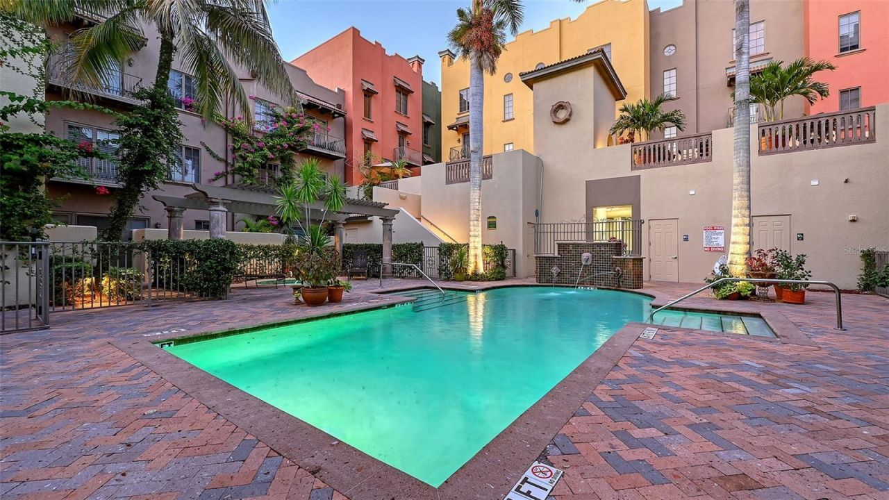 1513 Oak Street, Unit 18, Sarasota, FL 34236 Photo
