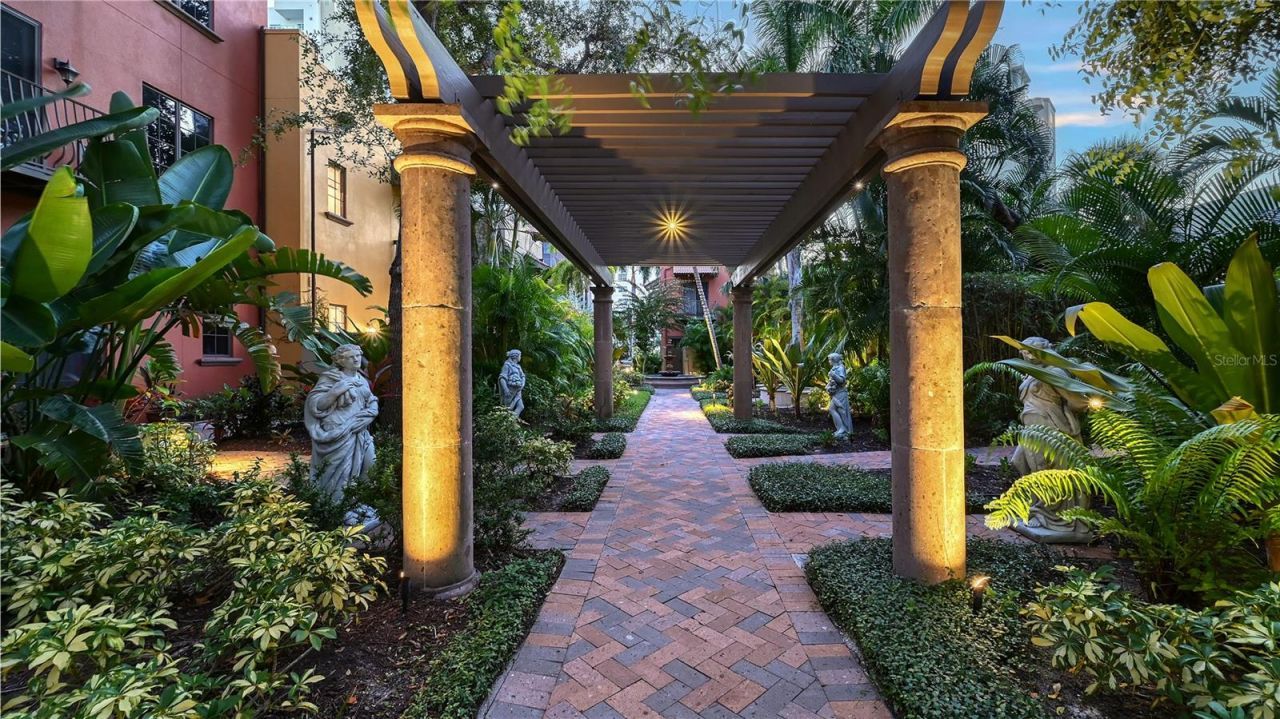 1513 Oak Street, Unit 18, Sarasota, FL 34236 Photo