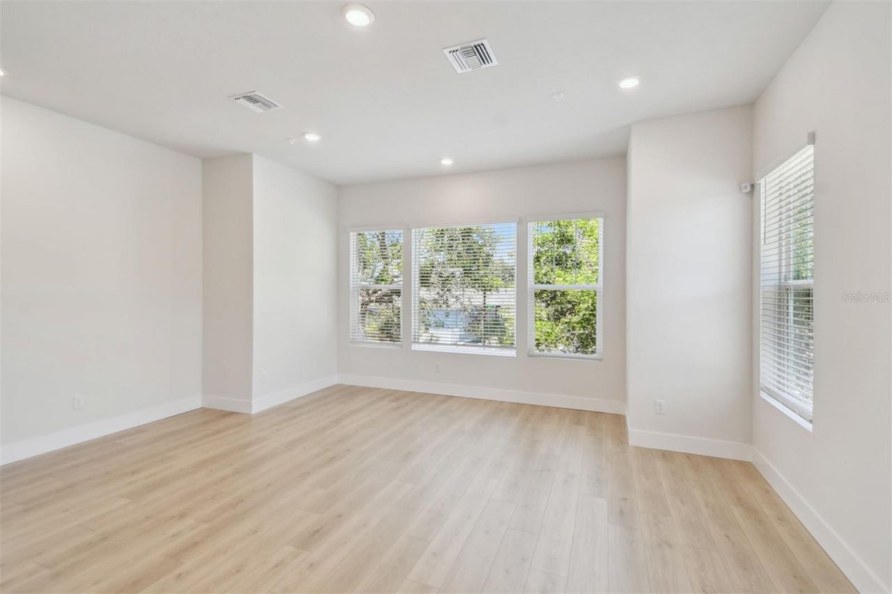 498 31st Way N, Saint Petersburg, FL 33713 Photo