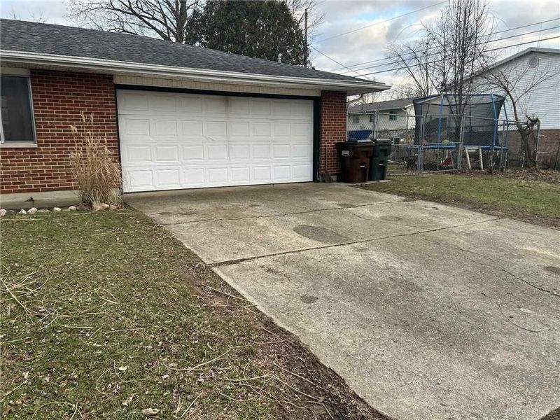 304 Sunset Drive, New Carlisle, OH 45344 Photo 2