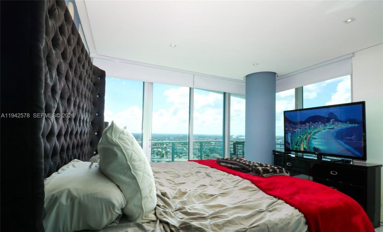 92 SW 3rd St, Unit 3005, Miami, FL 33130 Photo