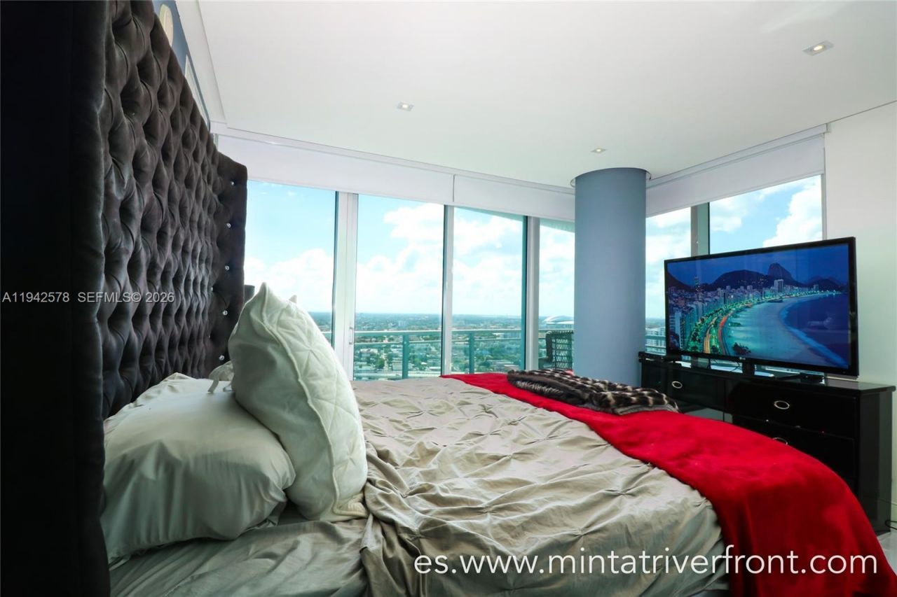 92 SW 3rd St, Unit 3005, Miami, FL 33130 Photo