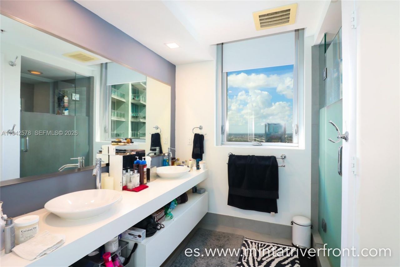 92 SW 3rd St, Unit 3005, Miami, FL 33130 Photo