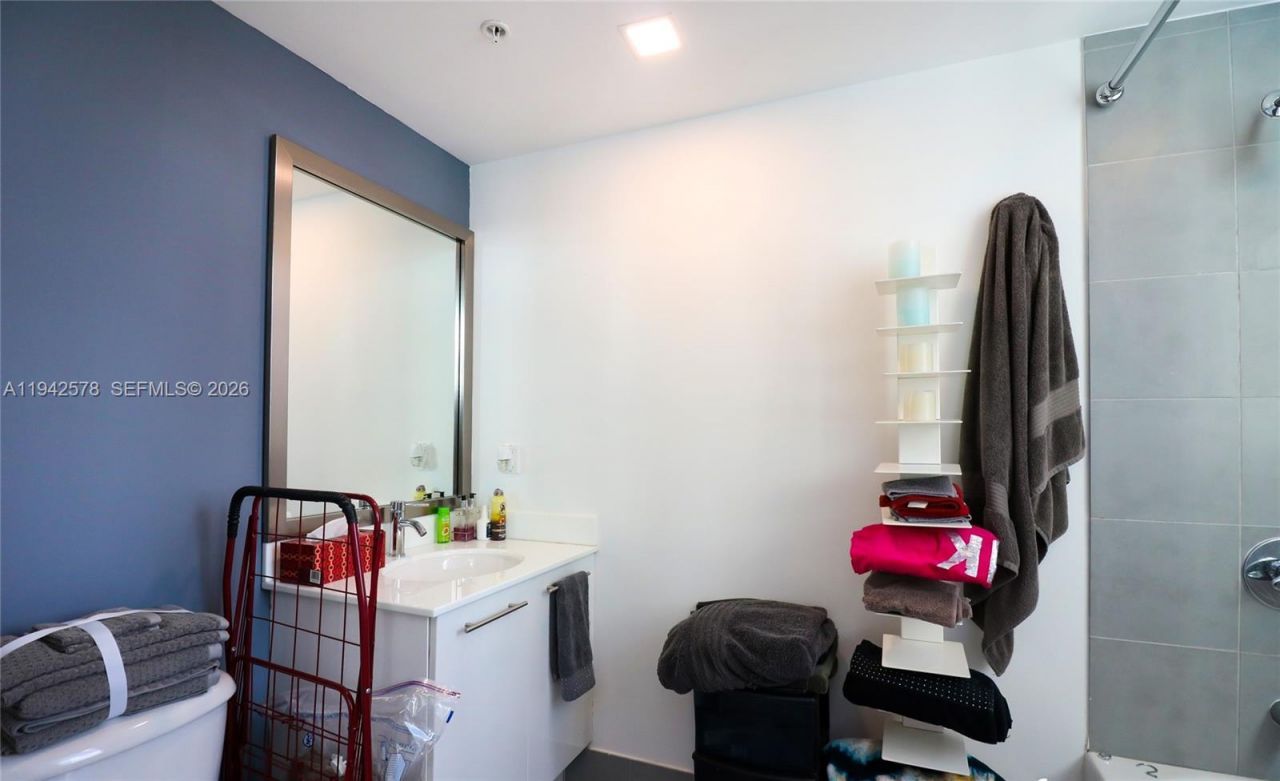 92 SW 3rd St, Unit 3005, Miami, FL 33130 Photo