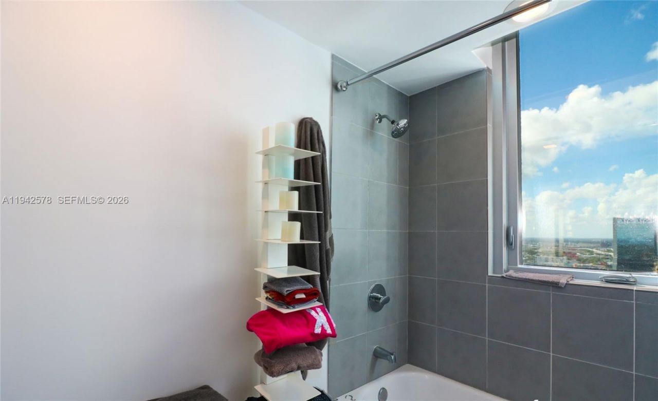 92 SW 3rd St, Unit 3005, Miami, FL 33130 Photo