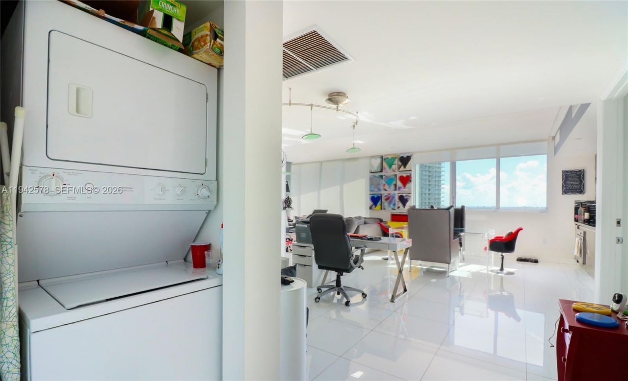 92 SW 3rd St, Unit 3005, Miami, FL 33130 Photo