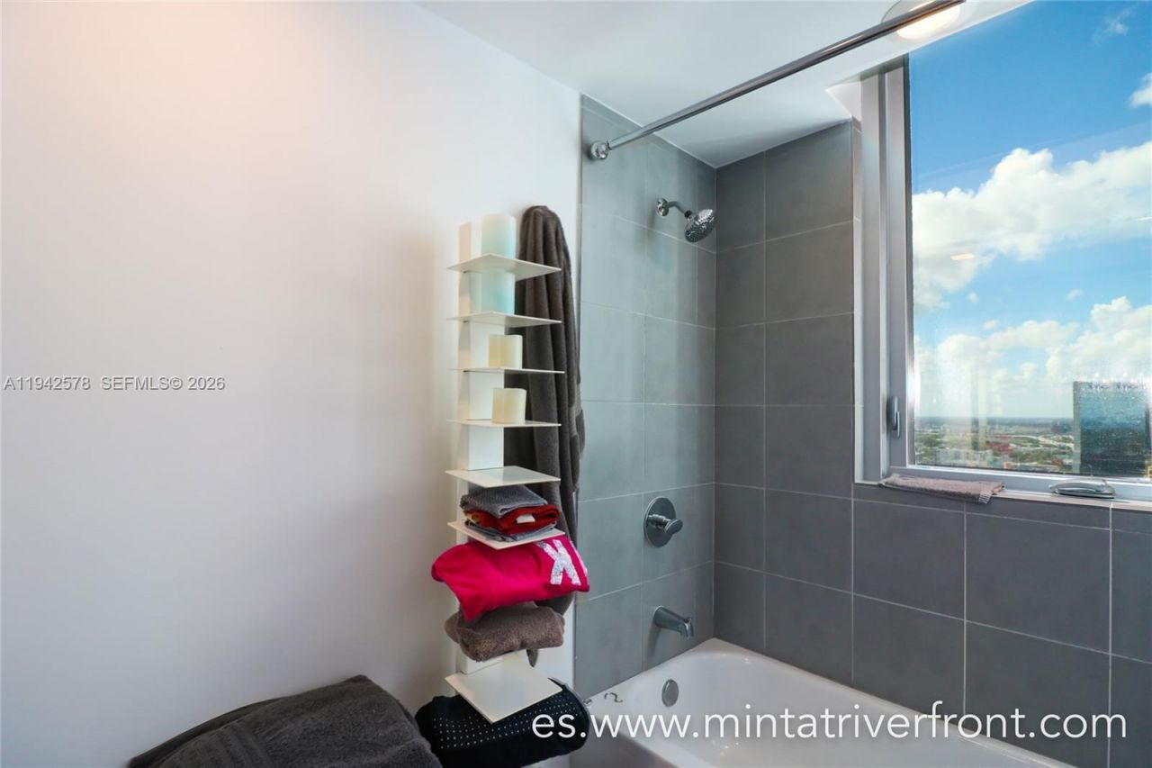 92 SW 3rd St, Unit 3005, Miami, FL 33130 Photo
